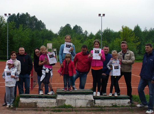 Młodzież grała w tenisa 5716