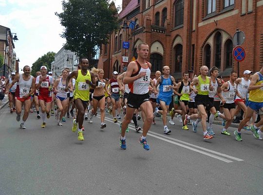 Biegacze z zagranicy w czołówce XXII Maratonu 5900