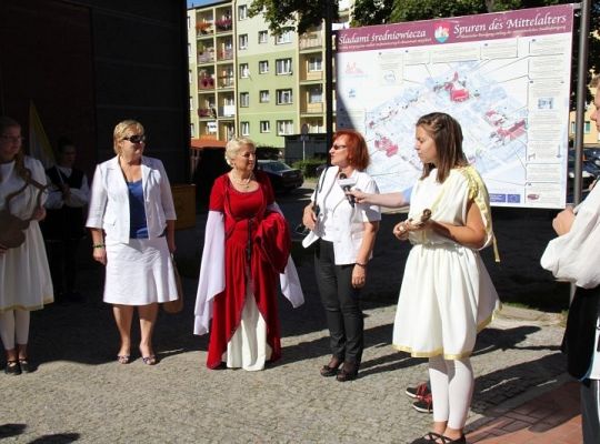 Zatańczyli w średniowiecznym stylu 6746