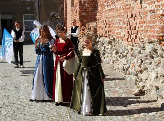 Zatańczyli w średniowiecznym stylu 6747