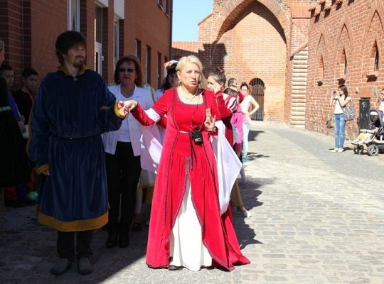 Zatańczyli w średniowiecznym stylu 6757