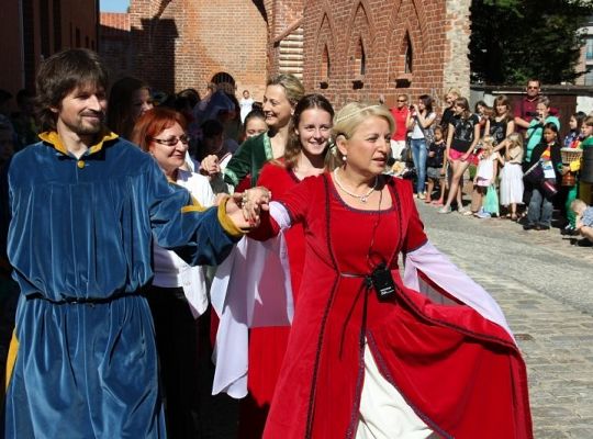 Zatańczyli w średniowiecznym stylu 6760