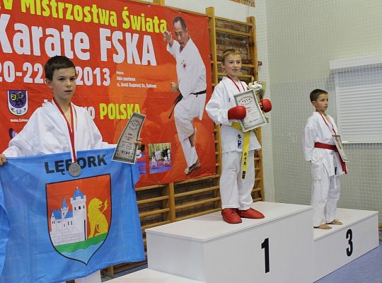 Medale dla lęborskich karateków 6918