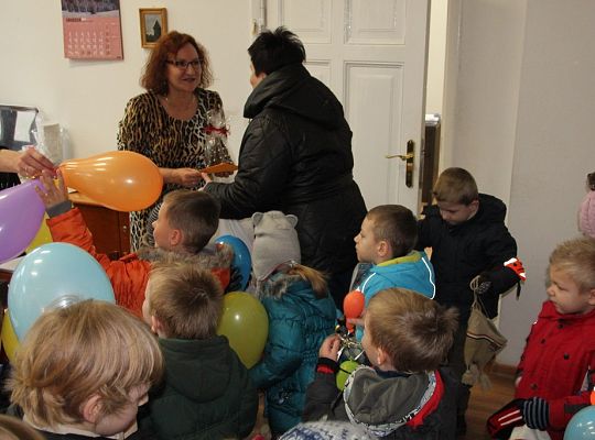 Świąteczna wizyta przedszkolaków w Ratuszu 7597