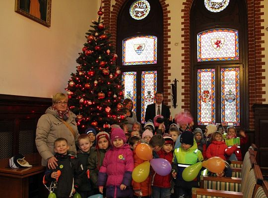 Świąteczna wizyta przedszkolaków w Ratuszu 7601