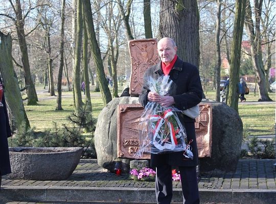 Znicze i kwiaty dla Sybiraków 7781