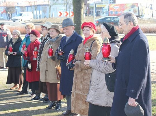 Znicze i kwiaty dla Sybiraków 7785