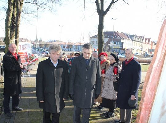 Znicze i kwiaty dla Sybiraków 7788