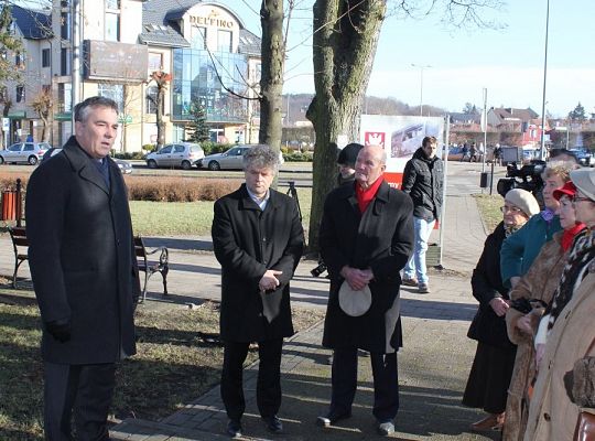 Znicze i kwiaty dla Sybiraków 7792