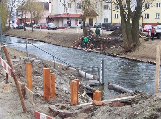 Budowa i przebudowa bulwarów nad rzeka Łebą 7920