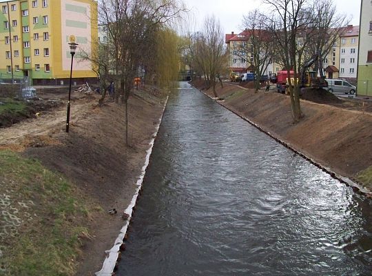 Budowa i przebudowa bulwarów nad rzeka Łebą 7929