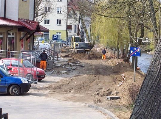 Budowa i przebudowa bulwarów nad rzeka Łebą 7932