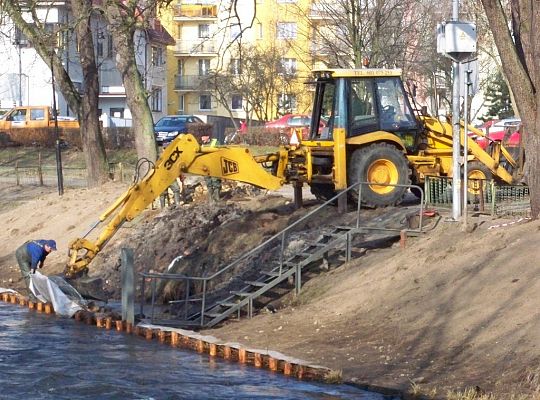 Budowa i przebudowa bulwarów nad rzeka Łebą 7933