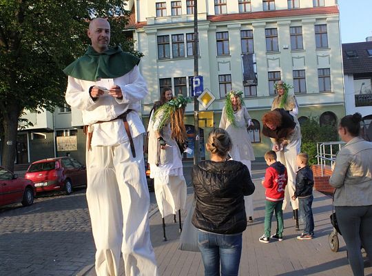 "Kolorowy świat kuglarzy" – Noc Muzeów w 8211