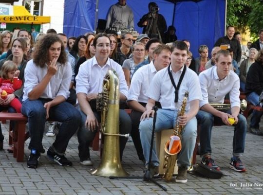 Przegląd muzycznych zespołów i kapel garażowych w 8645