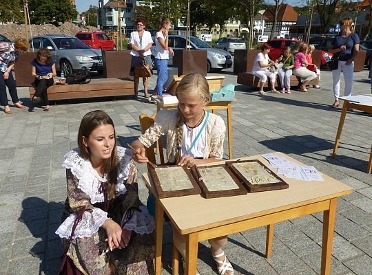 Lęborczanie czytali Sienkiewicza na Placu Pokoju 9902