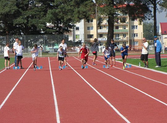 Szkolne zawody lekkoatletyczne na nowej bieżni 10049