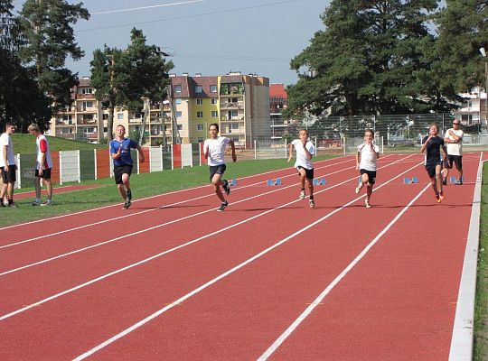 Szkolne zawody lekkoatletyczne na nowej bieżni 10051