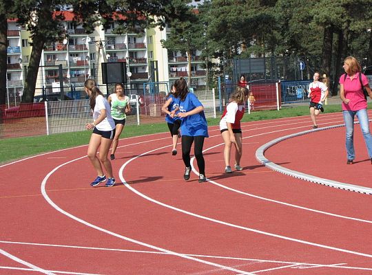 Szkolne zawody lekkoatletyczne na nowej bieżni 10056