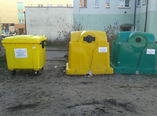 Żółte pojemniki na odpady surowcowe 10449