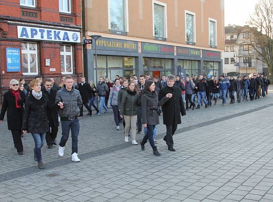 Maturzyści tańczyli poloneza na Placu Pokoju 10485