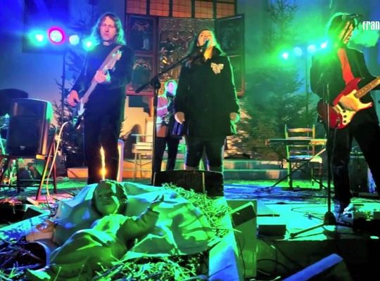Muzycy Luxtorpedy zagrają kolędy w Lęborku 10517