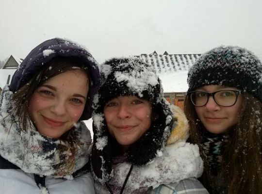 Śnieg,narty i dobra zabawa. 10729