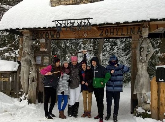 Śnieg,narty i dobra zabawa. 10747