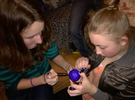 Śnieg,narty i dobra zabawa. 10730