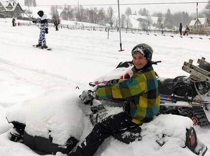 Śnieg,narty i dobra zabawa. 10733