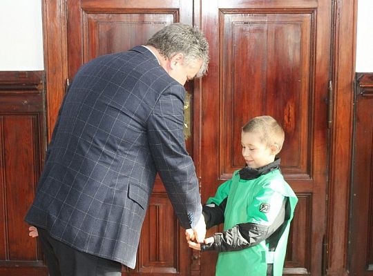 Przedszkolaki do ratusza przyniosły wiosnę 10864