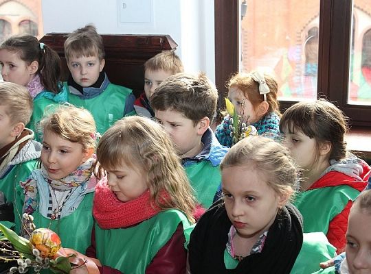 Przedszkolaki do ratusza przyniosły wiosnę 10872