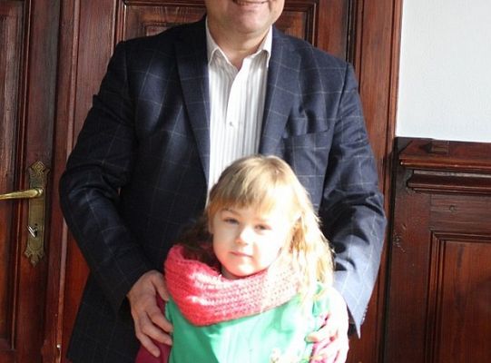 Przedszkolaki do ratusza przyniosły wiosnę 10884