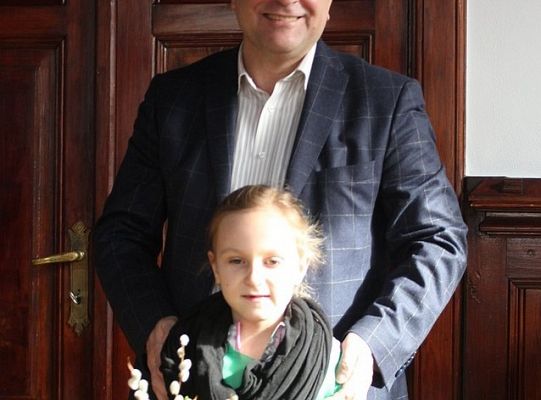 Przedszkolaki do ratusza przyniosły wiosnę 10886