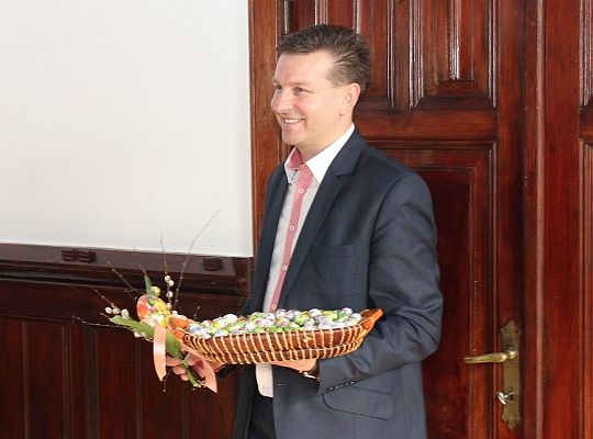 Przedszkolaki do ratusza przyniosły wiosnę 10866