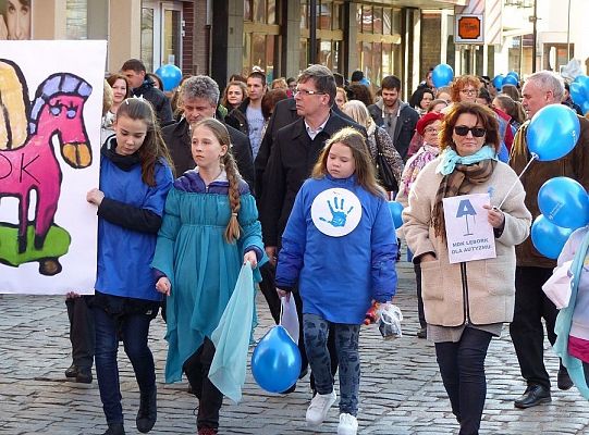 Niebieski Marsz dla Autyzmu przemaszerował przez 11106