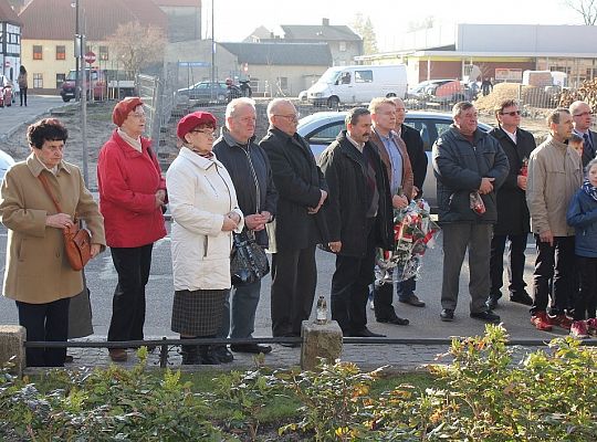 Syreny, kwiaty i znicze w 5. rocznicę katastrofy 11124