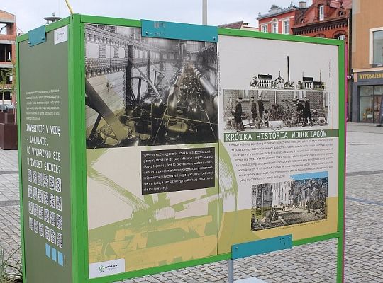 Wystawa na placu Pokoju 11297