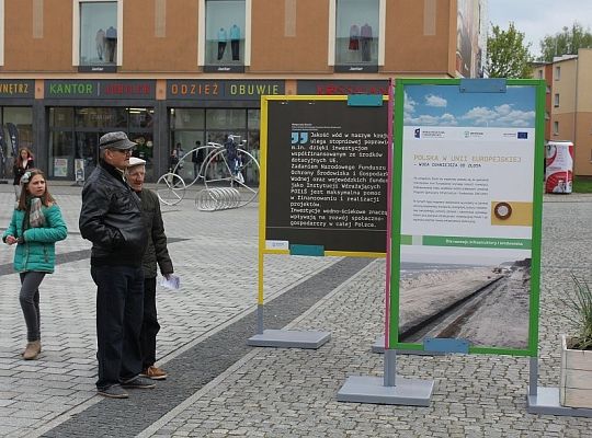 Wystawa na placu Pokoju 11295