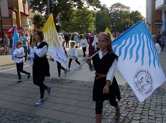 Pląsy w średniowiecznych rytmach 13223
