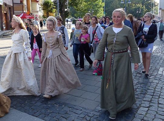 Pląsy w średniowiecznych rytmach 13226