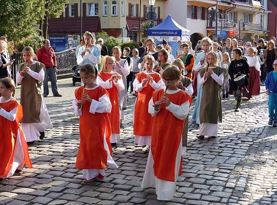 Pląsy w średniowiecznych rytmach 13230