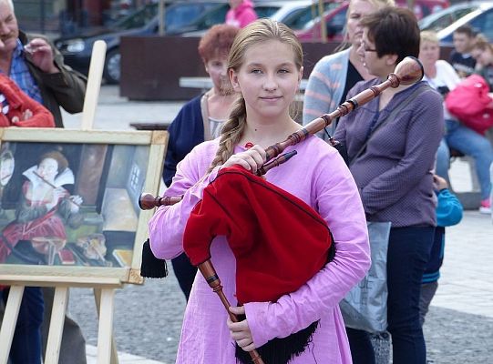 Pląsy w średniowiecznych rytmach 13240