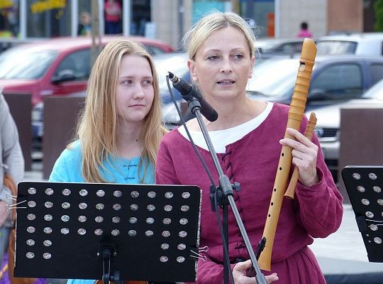 Pląsy w średniowiecznych rytmach 13241