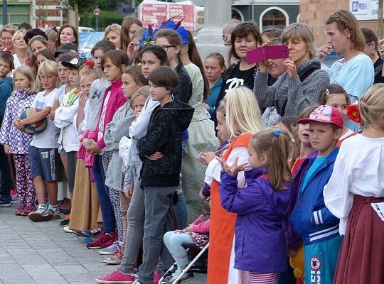 Pląsy w średniowiecznych rytmach 13250