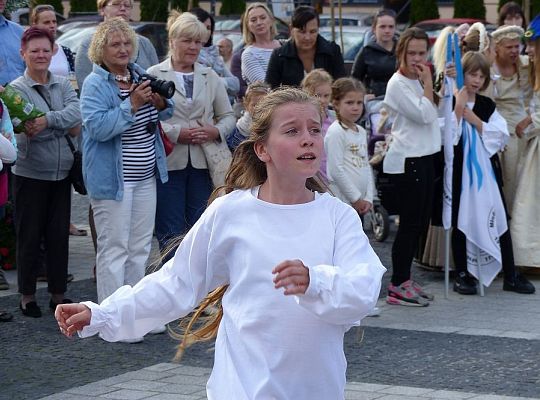 Pląsy w średniowiecznych rytmach 13251