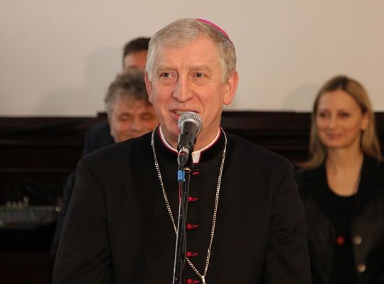 Ksiądz Biskup kolędował w ratuszu 13858