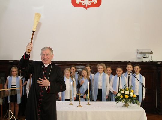 Ksiądz Biskup kolędował w ratuszu 13861