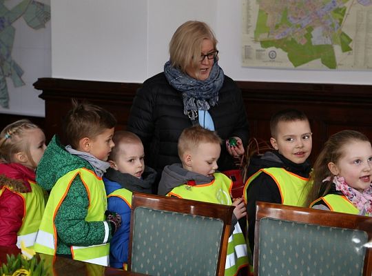 Świąteczne spotkania z przedszkolakami w ratuszu 14131