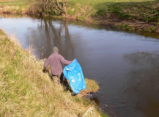 Wysprzątali rzekę Łebę 14457